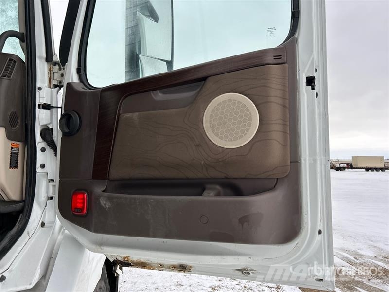 Volvo VNL 牵引车