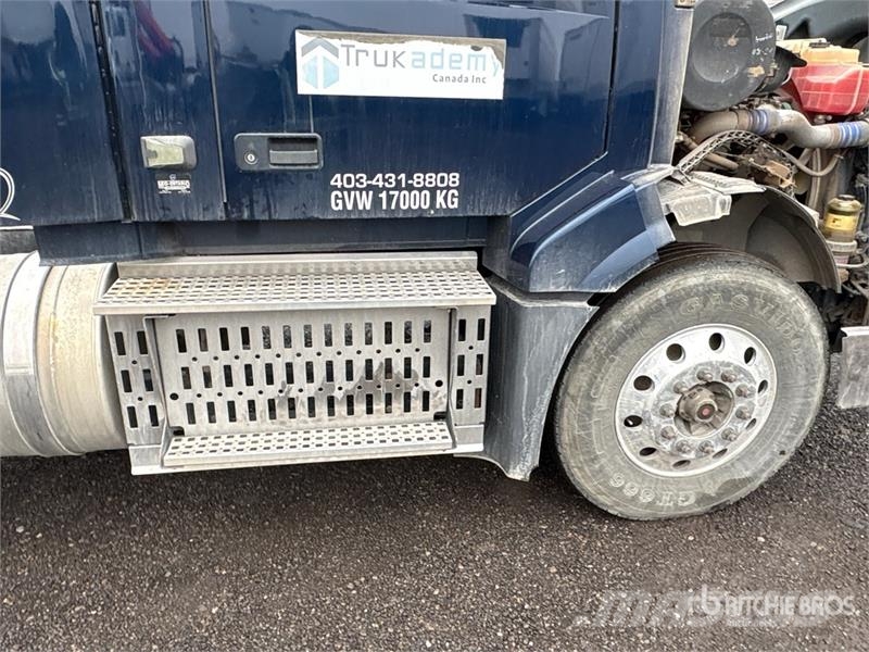 Volvo VNL Trekkers