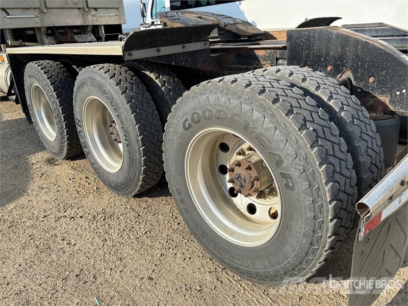 Volvo VNL Sattelzugmaschinen
