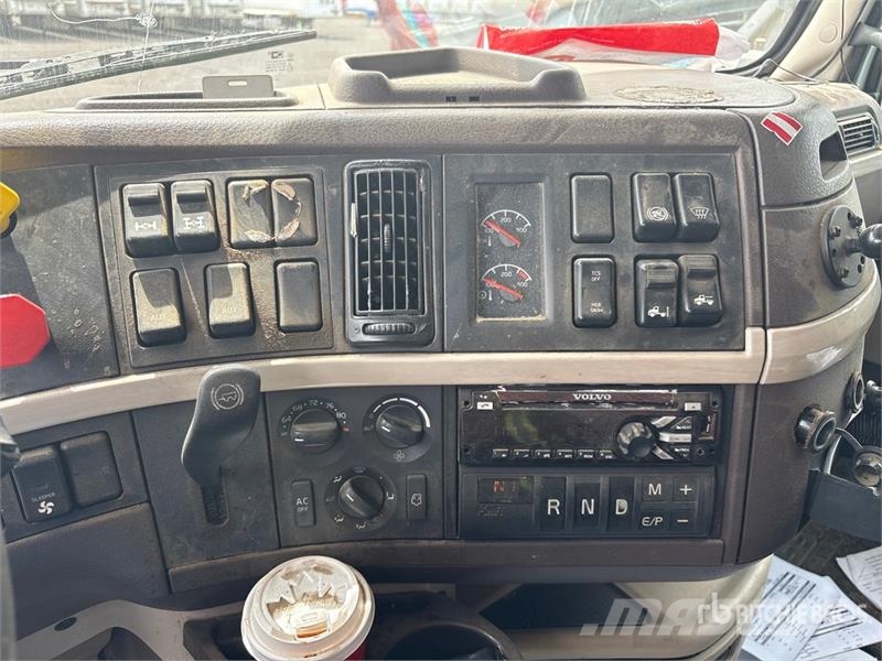 Volvo VNL Tractor Units
