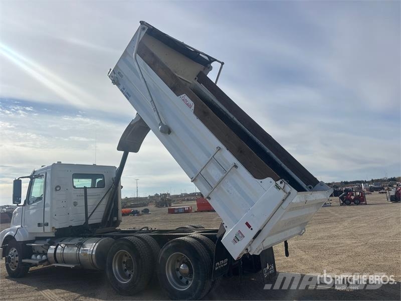 Volvo VNL Kipper