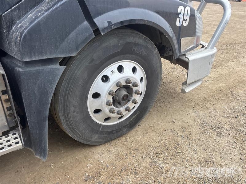 Volvo VNL 牵引车