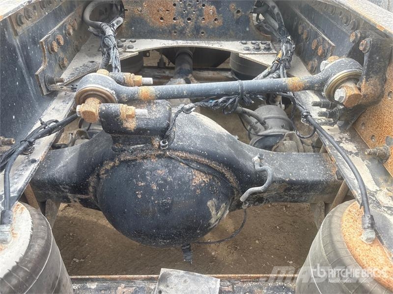 Volvo VNL 曳引機組件