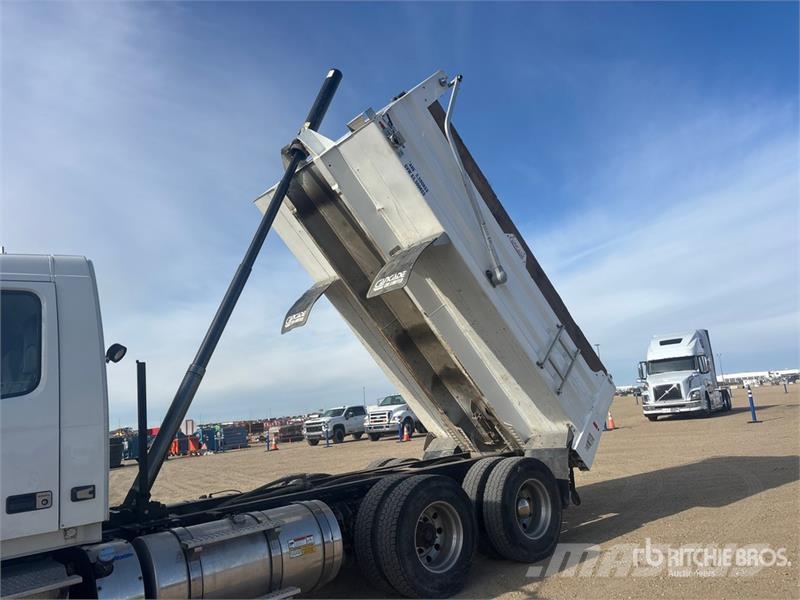 Volvo VNL Kipper
