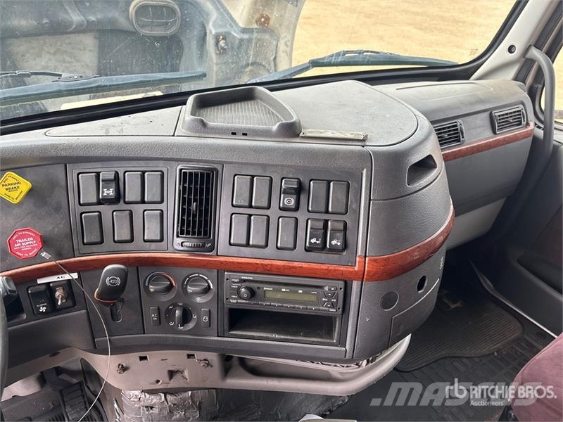 Volvo VNL Tractor Units