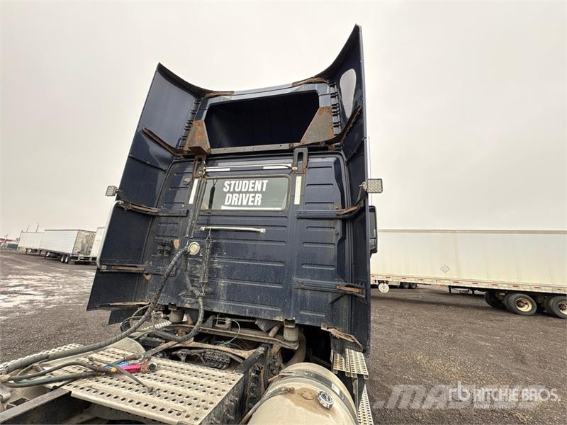 Volvo VNL Trekkers