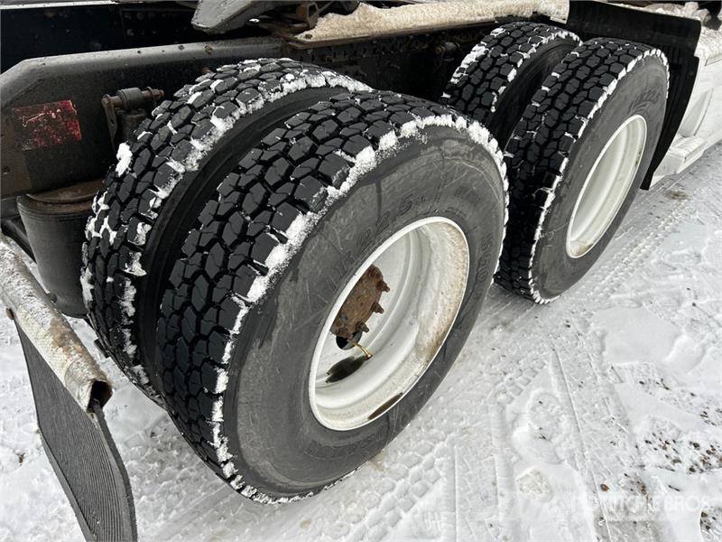 Volvo VNL 牵引车