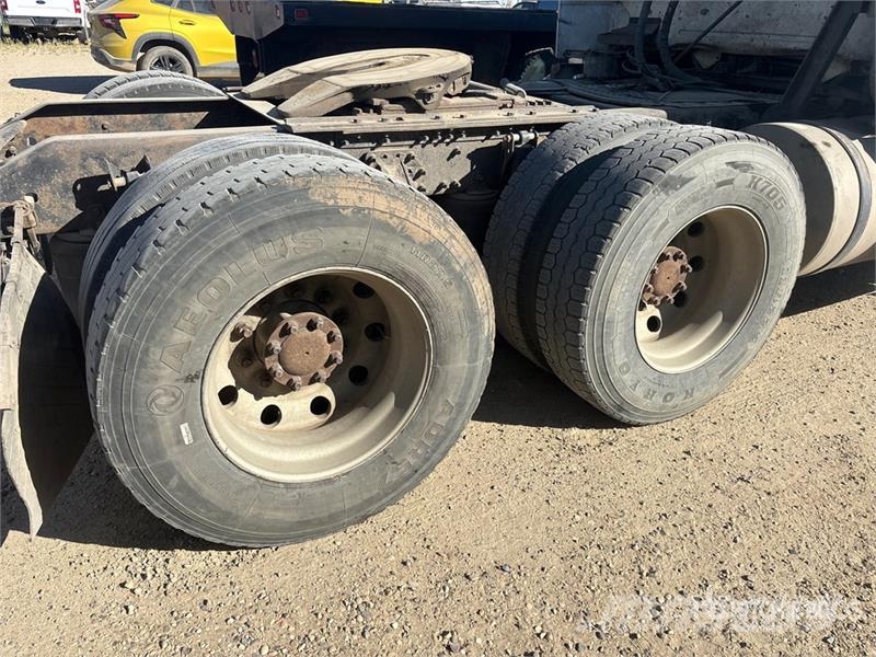 Volvo VNL 牵引车