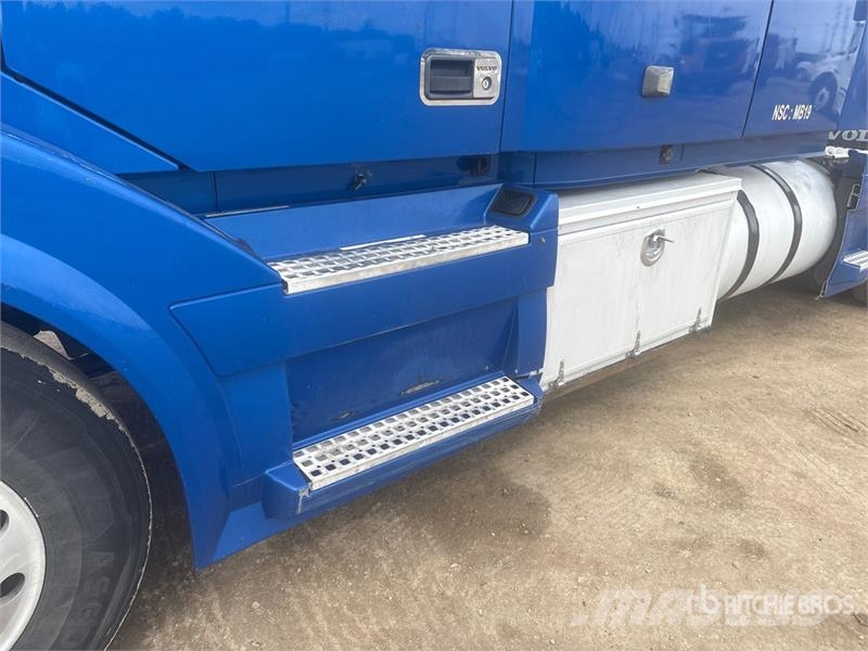 Volvo VNL 曳引機組件