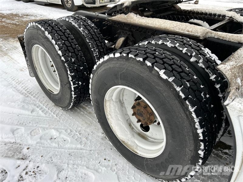 Volvo VNL 牵引车