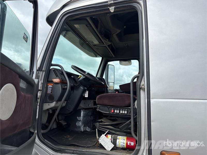 Volvo VNL Tractor Units