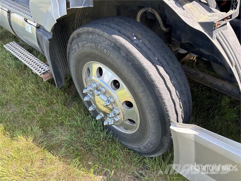 Volvo VNL 6x4 Grain Truck 农用/粮食运输车