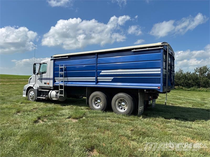 Volvo VNL 6x4 Grain Truck 农用/粮食运输车