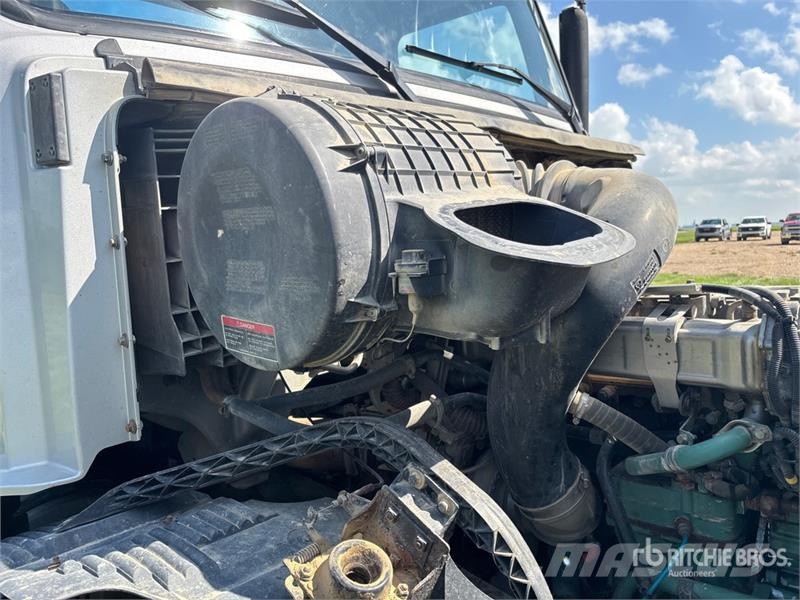 Volvo VNL 6x4 Grain Truck 农用/粮食运输车