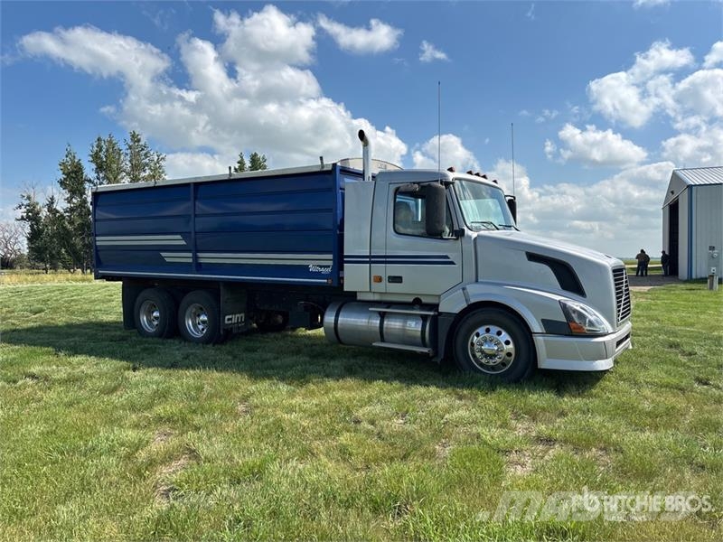 Volvo VNL 6x4 Grain Truck 农用/粮食运输车