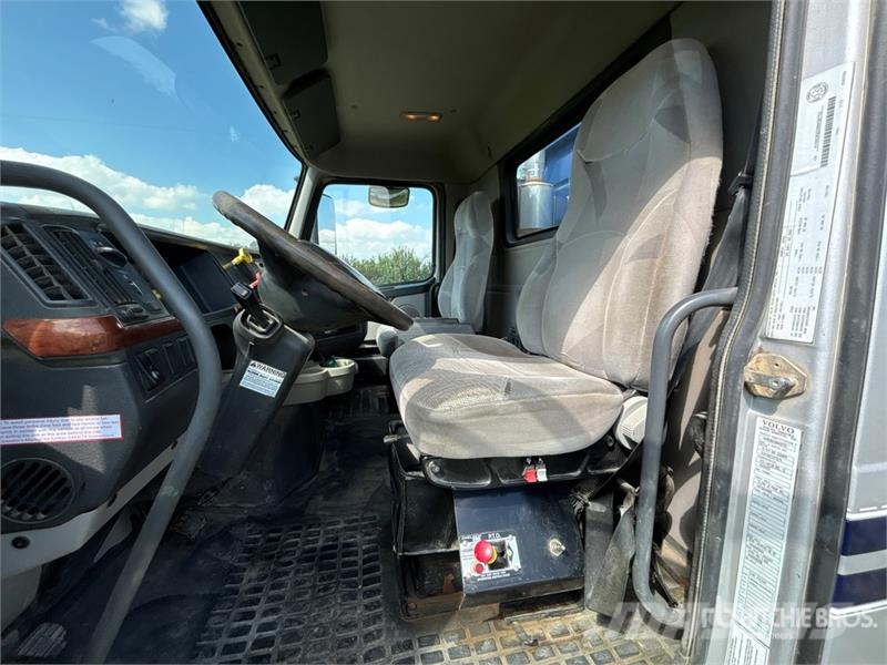 Volvo VNL 6x4 Grain Truck 农用/粮食运输车