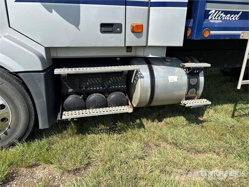 Volvo VNL 6x4 Grain Truck 农用/粮食运输车