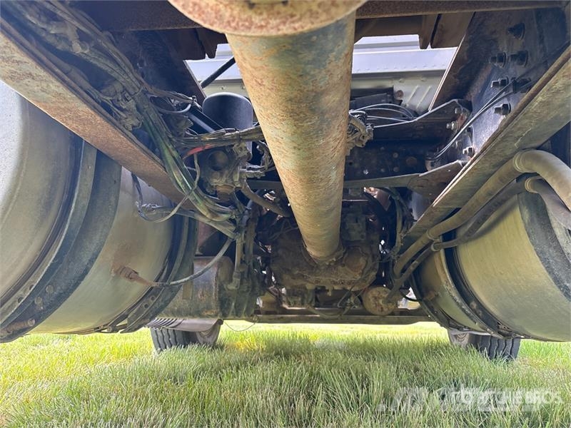 Volvo VNL 6x4 Grain Truck 农用/粮食运输车