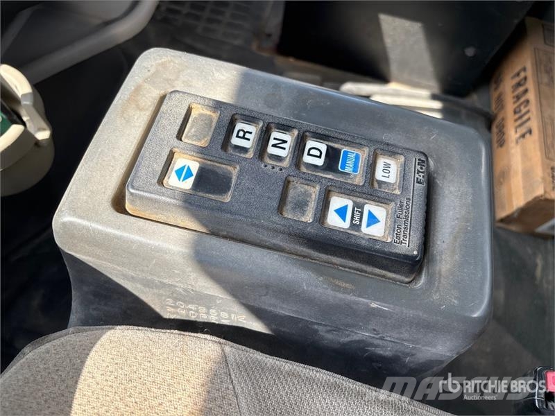 Volvo VNL 6x4 Grain Truck 农用/粮食运输车