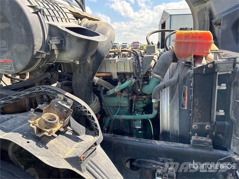 Volvo VNL 6x4 Grain Truck 农用/粮食运输车