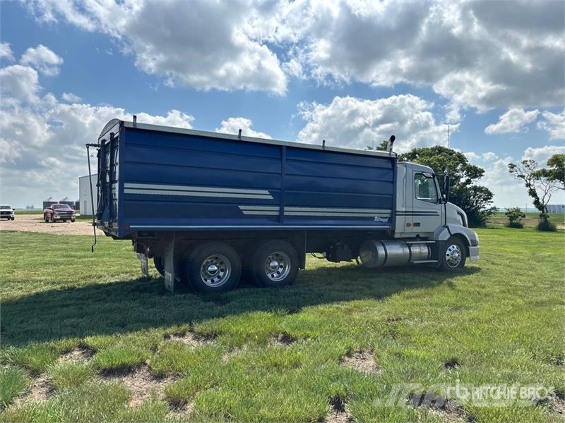 Volvo VNL 6x4 Grain Truck 农用/粮食运输车