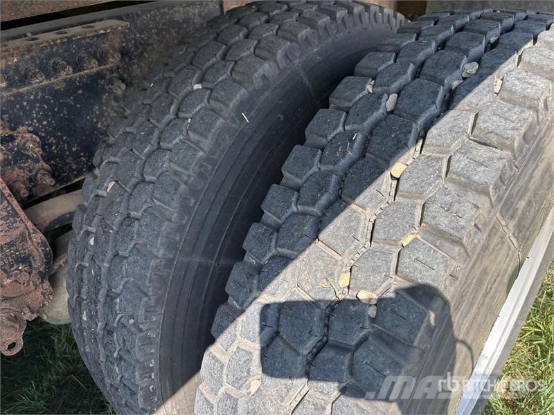 Volvo VNL 6x4 Grain Truck 农用/粮食运输车