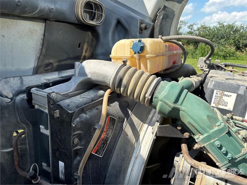 Volvo VNL 6x4 Grain Truck 农用/粮食运输车