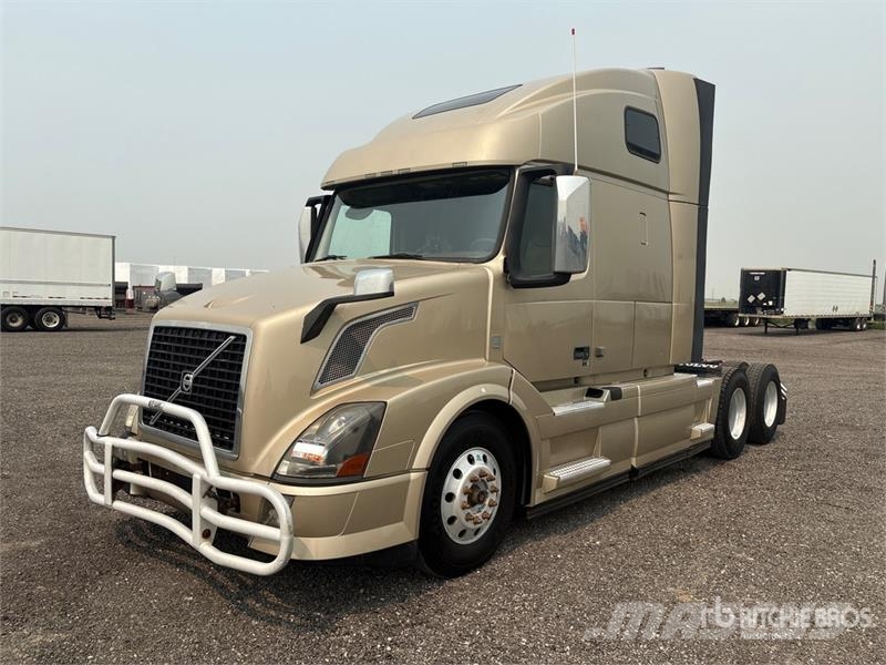 Volvo VNL 6x4 T/A Sleeper Truck Tractor Nyergesvontatók