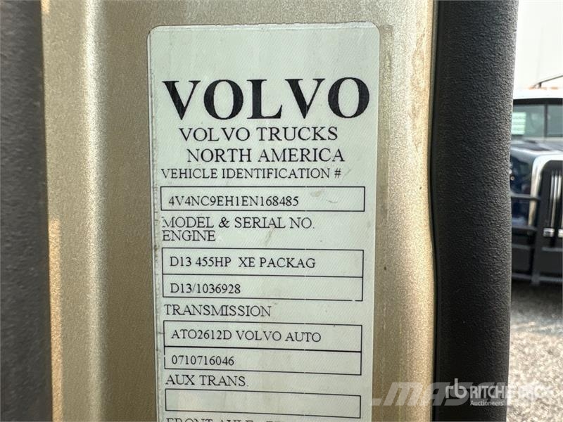 Volvo VNL 6x4 T/A Sleeper Truck Tractor Nyergesvontatók