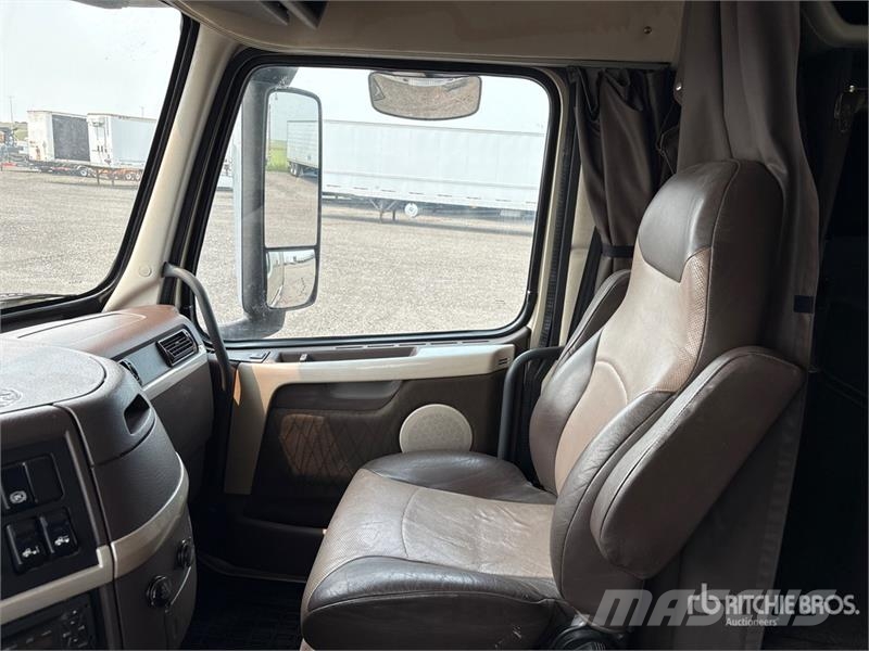 Volvo VNL 6x4 T/A Sleeper Truck Tractor Nyergesvontatók