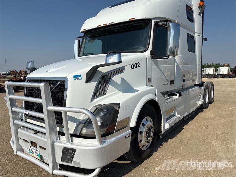 Volvo VNL 780 6x4 T/A Sleeper Truck Tractor Dragbilar