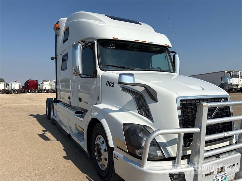 Volvo VNL 780 6x4 T/A Sleeper Truck Tractor Dragbilar