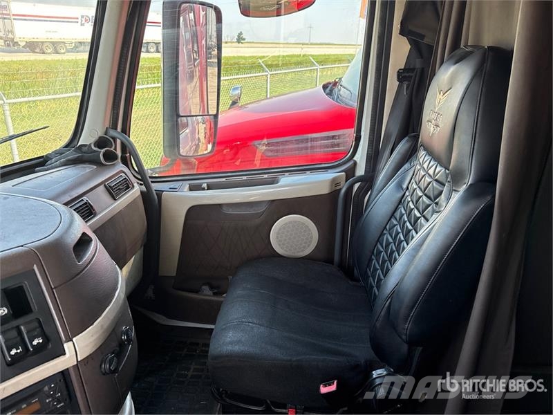 Volvo VNL 780 6x4 T/A Sleeper Truck Tractor Dragbilar