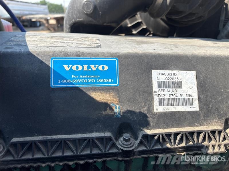 Volvo VNL 780 6x4 T/A Sleeper Truck Tractor Dragbilar