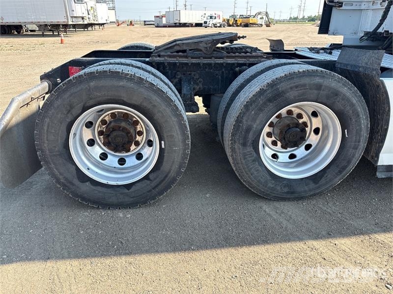 Volvo VNL 780 6x4 T/A Sleeper Truck Tractor Dragbilar