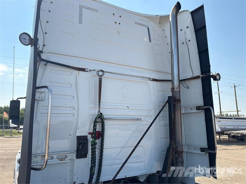 Volvo VNL 780 6x4 T/A Sleeper Truck Tractor Dragbilar