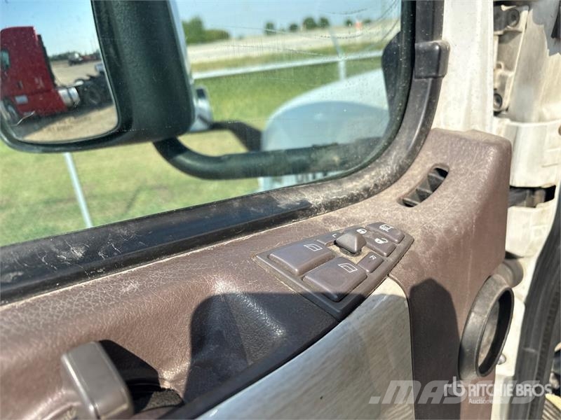 Volvo VNL 780 6x4 T/A Sleeper Truck Tractor Dragbilar