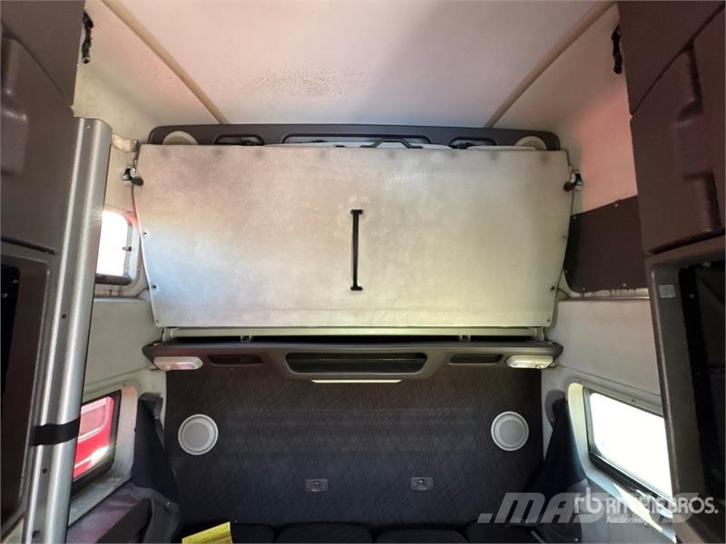 Volvo VNL 780 6x4 T/A Sleeper Truck Tractor Dragbilar