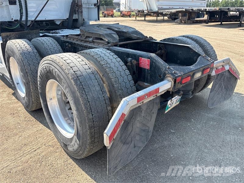 Volvo VNL 780 6x4 T/A Sleeper Truck Tractor Dragbilar