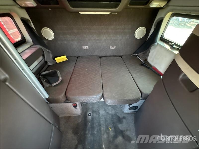 Volvo VNL 780 6x4 T/A Sleeper Truck Tractor Dragbilar