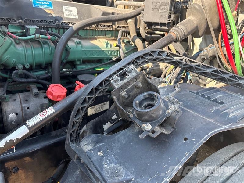 Volvo VNL 780 6x4 T/A Sleeper Truck Tractor Dragbilar