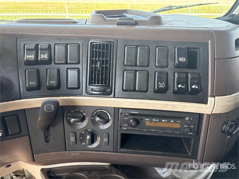 Volvo VNL 780 6x4 T/A Sleeper Truck Tractor Dragbilar