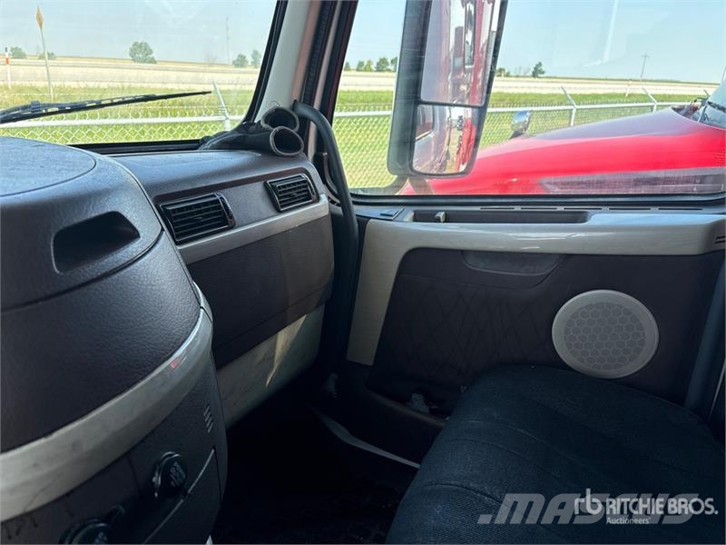 Volvo VNL 780 6x4 T/A Sleeper Truck Tractor Dragbilar