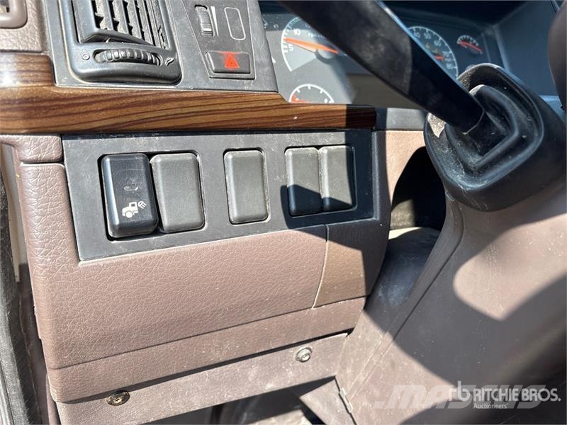 Volvo VNL300 6x4 T/A Day Cab Truck Tractor Prime Movers