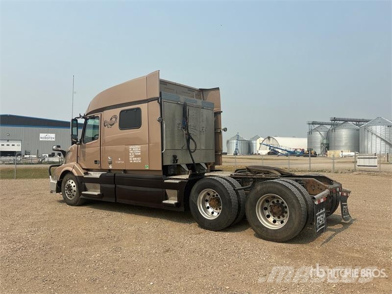 Volvo VNL64T Tractor Units