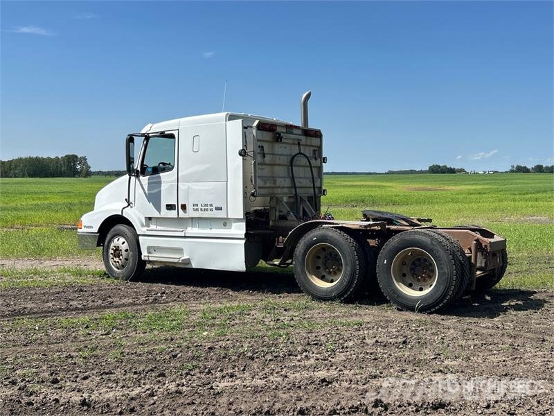 Volvo VNL64T Τράκτορες