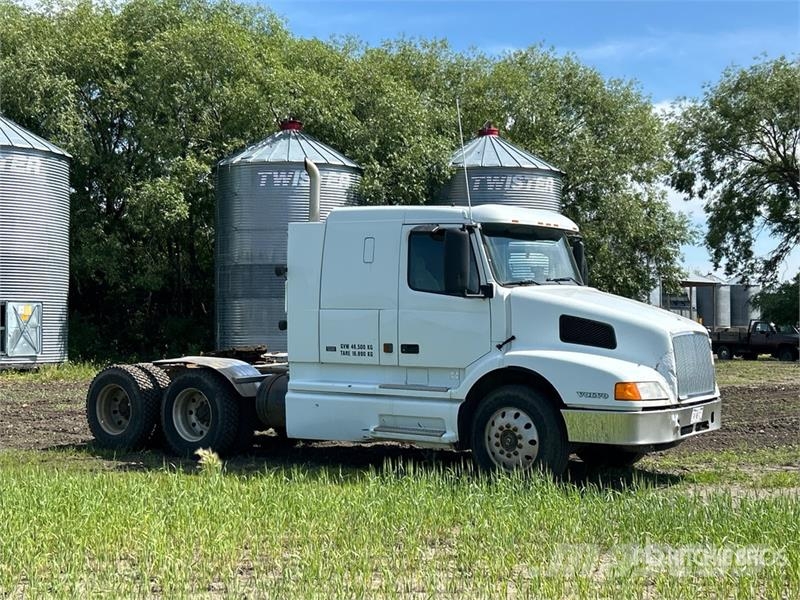 Volvo VNL64T Τράκτορες