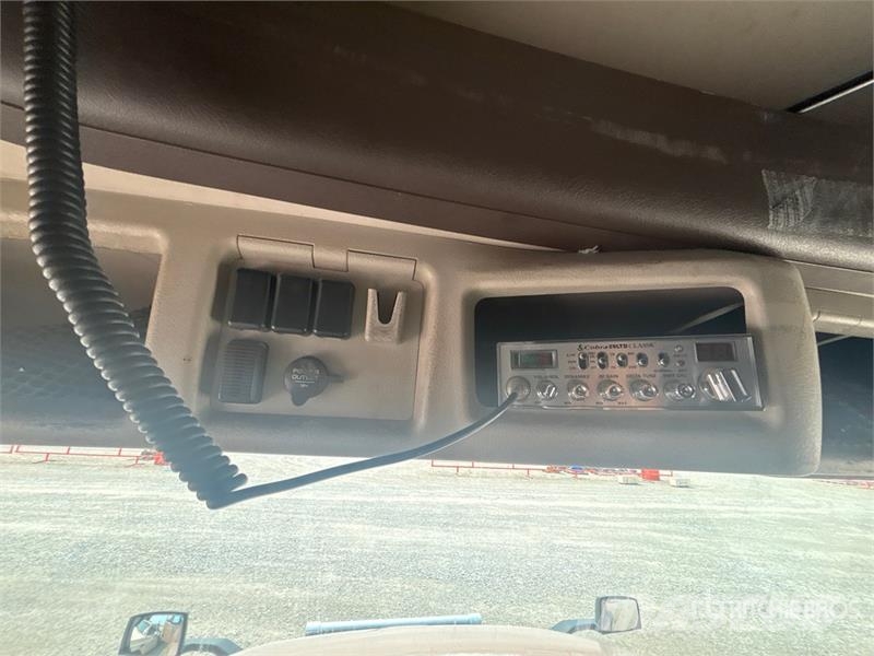 Volvo VNL64T Tractor Units