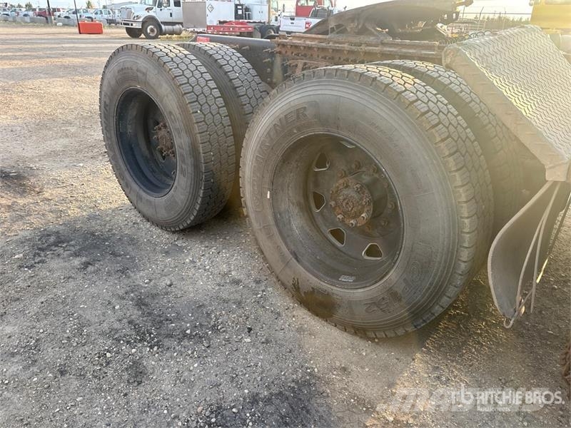 Volvo VNL64T Nyergesvontatók