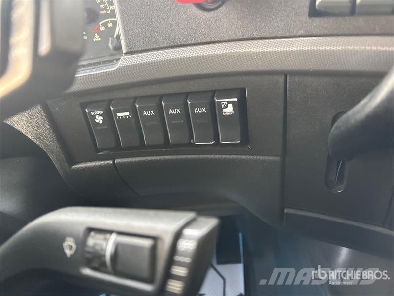Volvo VNL64T Nyergesvontatók